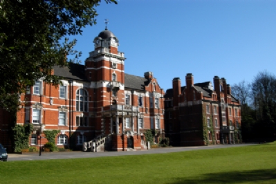 UNIVERSITY OF GREENWICH UNIVERSITY - MEDWAY CAMPUS